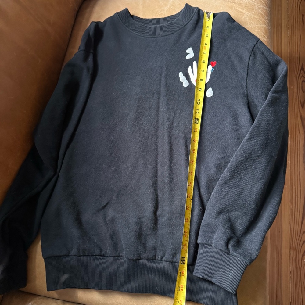 Flan Labs Vintage Black Crewneck Sweatshirt w Hand Heart Motif oven mitt graphic - Picture 6 of 9